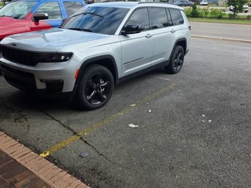 Used 2025 Jeep Grand Cherokee L Limited w/ Black Appearance Package RWD image 1