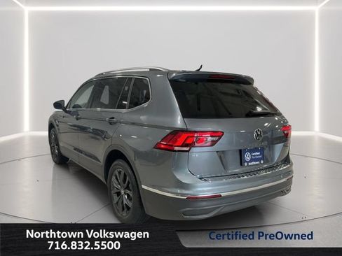 Certified 2024 Volkswagen Tiguan SE w/ Panoramic Sunroof Package AWD/4WD image 3