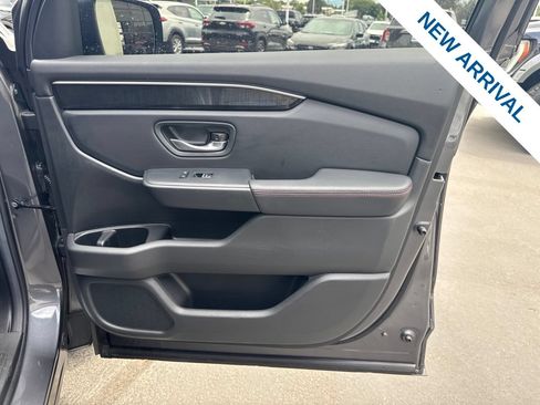 Used 2025 Honda Pilot Black Edition image 10