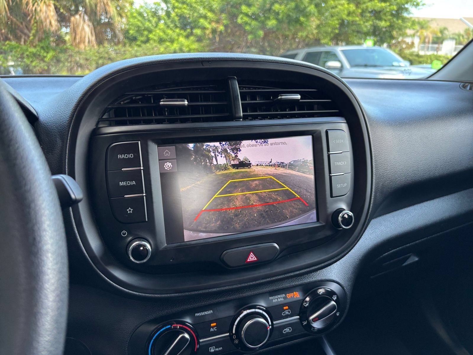 Used 2025 Kia Soul LX w/ LX Technology Package FWD image 24