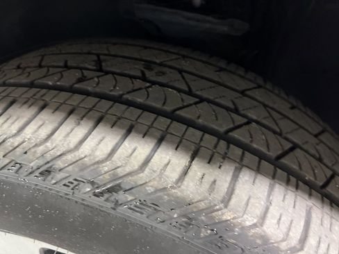 Used 2025 Volkswagen Atlas Cross Sport SE image 36