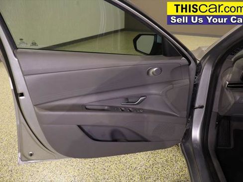 Used 2022 Hyundai Elantra SEL image 27