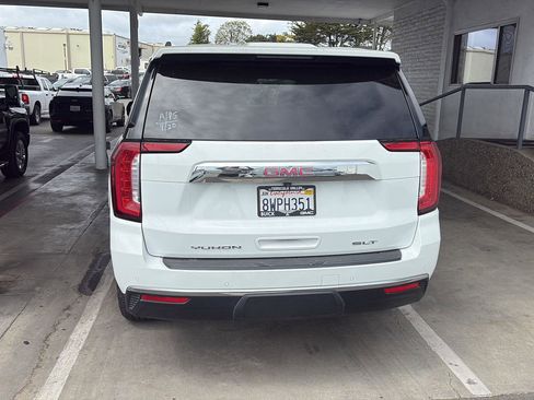 Used 2021 GMC Yukon SLT w/ SLT Premium Package image 4