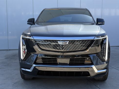 Certified 2025 Cadillac Escalade IQ Luxury 2 w/ LPO, Premium Carpet Package AWD/4WD image 3