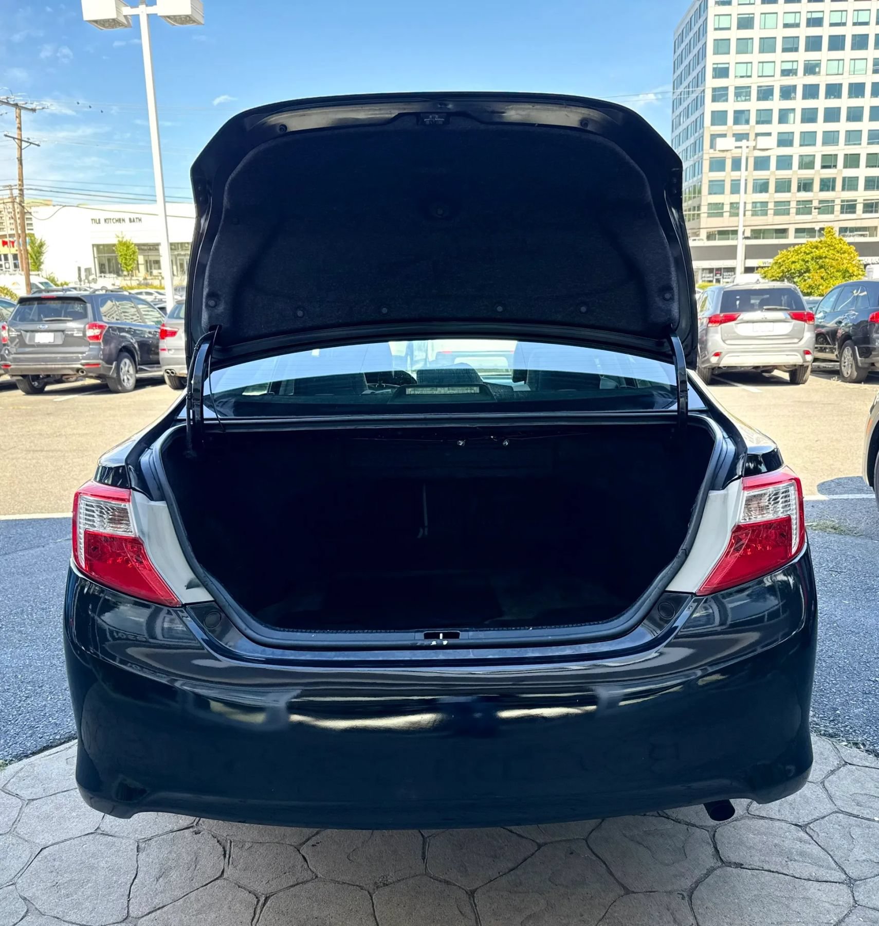 Used 2014 Toyota Camry LE FWD image 35