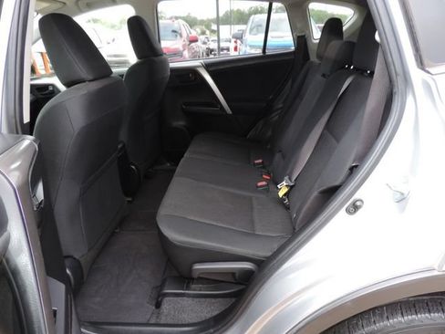 Used 2018 Toyota RAV4 LE FWD image 17
