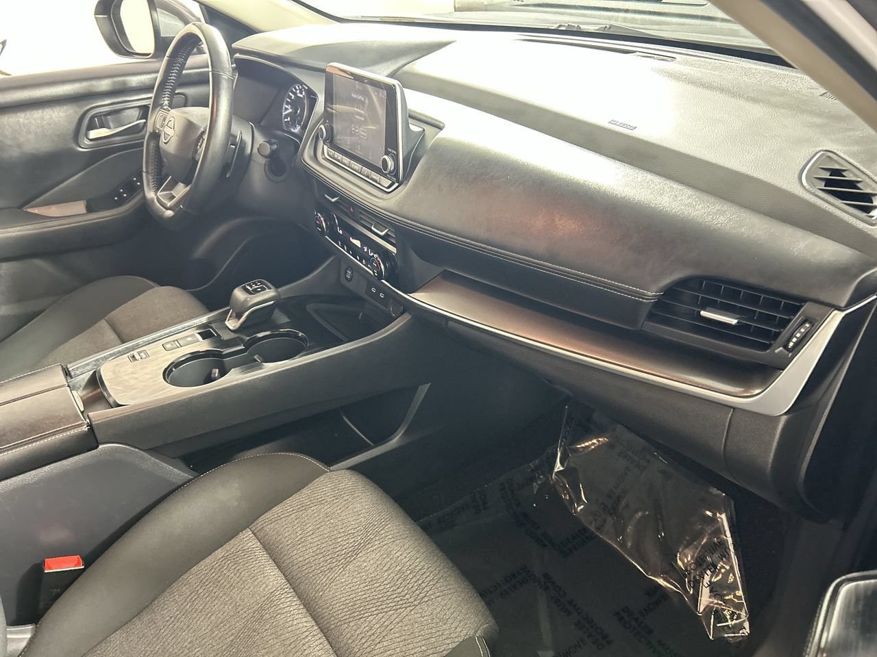 Used 2025 Nissan Rogue SV FWD image 27