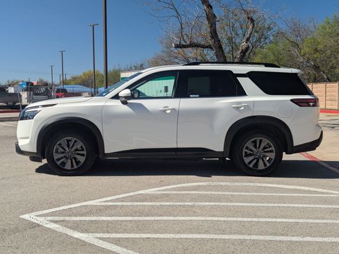 Used 2025 Nissan Pathfinder SV image 6
