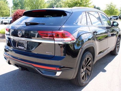 Used 2023 Volkswagen Atlas Cross Sport SE w/ Panoramic Sunroof Package AWD/4WD image 3