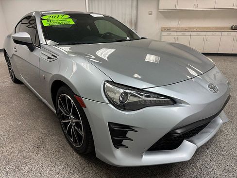 Used 2017 Toyota 86 image 3