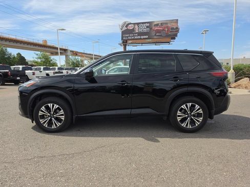 Used 2023 Nissan Rogue SV FWD image 4