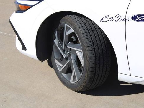 Used 2024 Hyundai Elantra Limited image 9