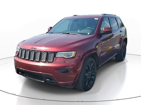 Used 2020 Jeep Grand Cherokee Altitude AWD/4WD image 2