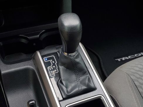 Used 2022 Toyota Tacoma SR5 w/ Technology Package image 31