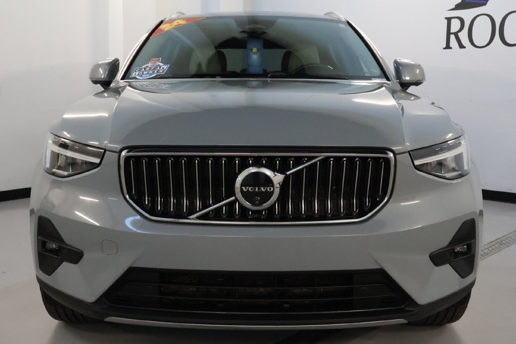 Used 2024 Volvo XC40 B5 Plus AWD/4WD image 2