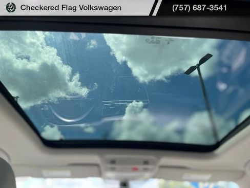 Used 2019 Volkswagen Tiguan SEL w/ 3rd Row Seat Package AWD/4WD image 32