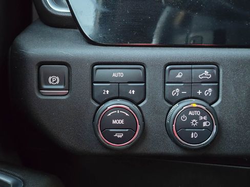 Used 2024 Chevrolet Silverado 1500 LTZ w/ LTZ Premium Package image 24