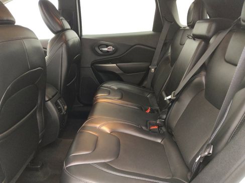 Used 2020 Jeep Cherokee Latitude Plus AWD/4WD image 18