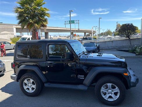 Used 2018 Jeep Wrangler Sport AWD/4WD image 5
