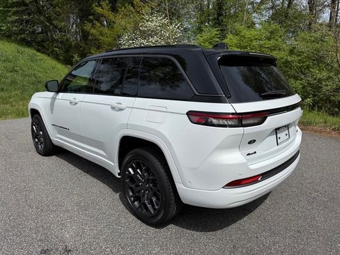 New 2026 Jeep Grand Cherokee Summit AWD/4WD image 9