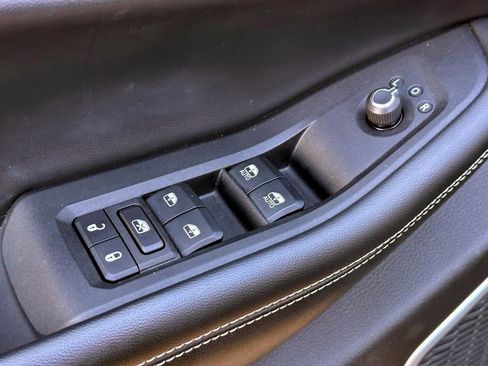 Used 2023 Jeep Grand Cherokee L Limited w/ Luxury Tech Group II image 18