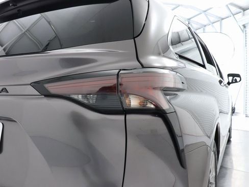 Used 2024 Toyota Sienna LE image 11
