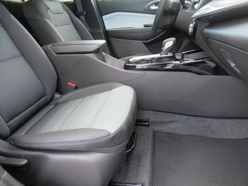 New 2026 Chevrolet Trax LT w/ Sunroof Package image 11