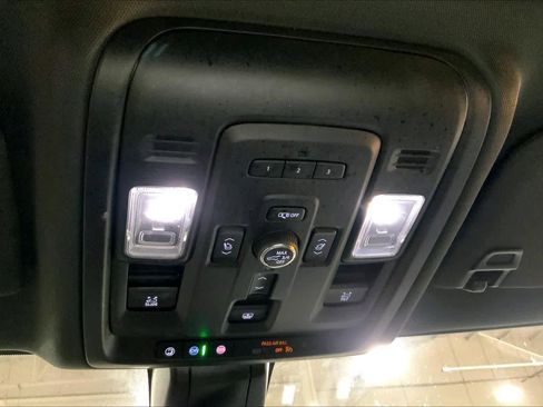 Used 2021 GMC Yukon SLT w/ SLT Premium Package image 35