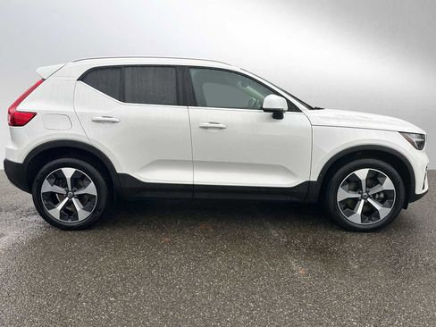 Used 2025 Volvo XC40 B5 Core w/ Protection Package Premier image 2