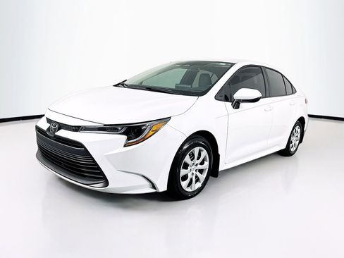Used 2026 Toyota Corolla LE image 3