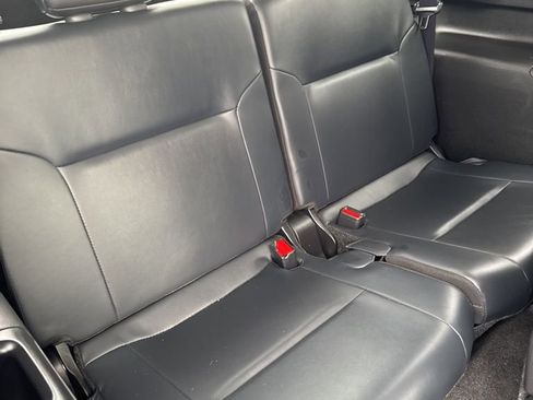 Used 2025 Mitsubishi Outlander SE image 10