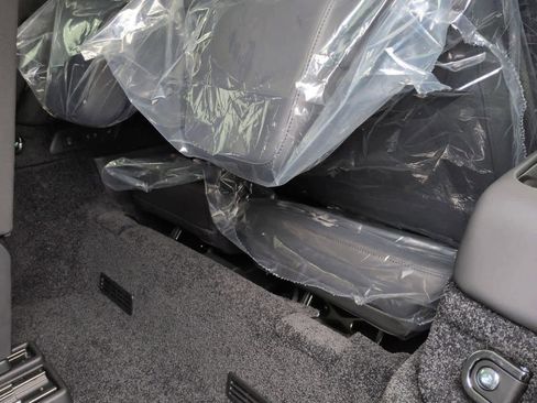 New 2026 Land Rover Range Rover Long Wheelbase SE image 22