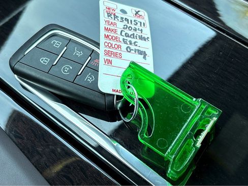 Used 2024 Cadillac Escalade ESV Premium Luxury Platinum image 25