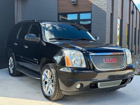 Used 2014 GMC Yukon Denali image 1