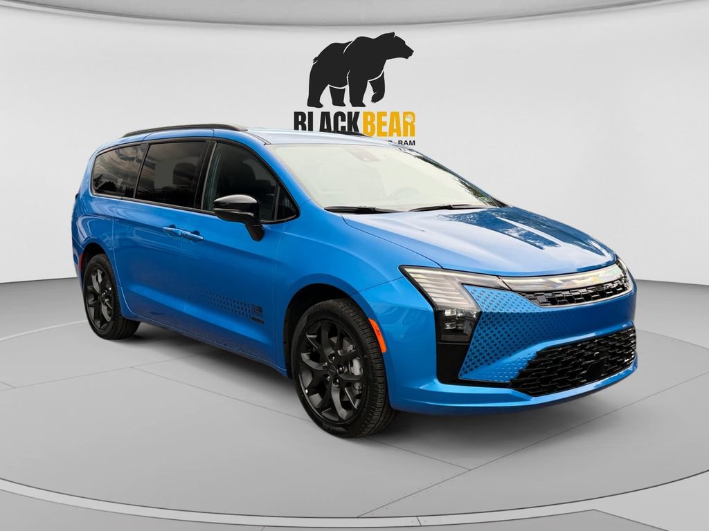 New 2027 Chrysler Pacifica Select AWD/4WD image 1