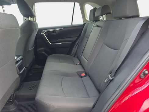 Used 2021 Toyota RAV4 LE image 13