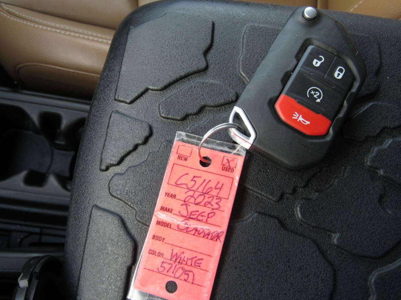 Used 2023 Jeep Gladiator Rubicon w/ Cold Weather Group AWD/4WD image 19