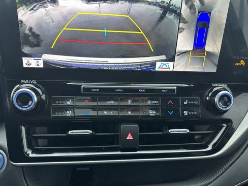 Used 2021 Toyota Highlander Platinum image 19