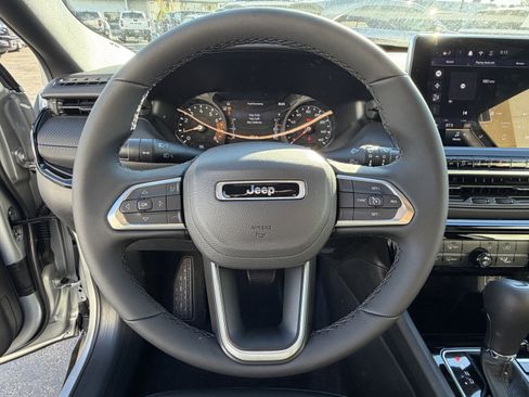 New 2026 Jeep Compass Latitude image 22