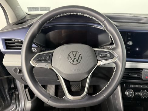 Used 2024 Volkswagen Taos SE w/ Panoramic Sunroof Package image 14