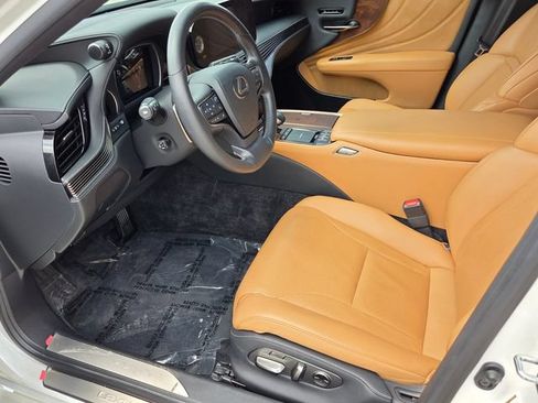 Used 2022 Lexus LS 500 w/ Accessory Package (Z1) RWD image 7