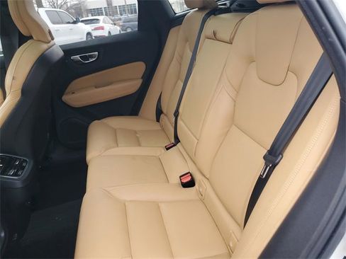 Certified 2023 Volvo XC60 B5 Ultimate w/ Climate Package image 33
