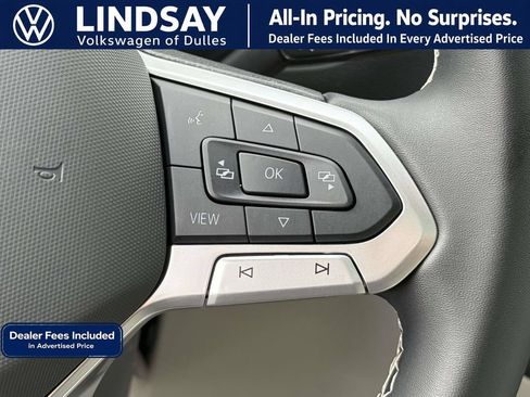 Used 2024 Volkswagen Tiguan SE w/ Panoramic Sunroof Package FWD image 22