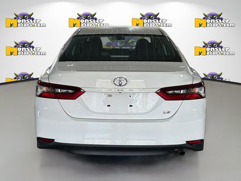 Used 2022 Toyota Camry LE FWD image 5