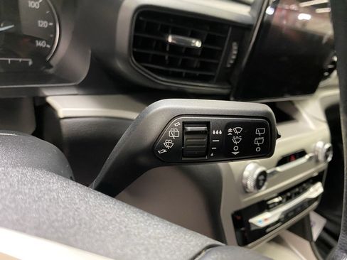 Used 2022 Ford Explorer XLT image 25