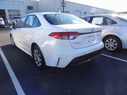 Used 2025 Toyota Corolla SE image 4