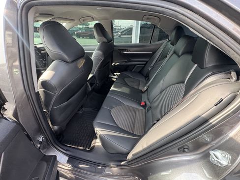 Used 2023 Toyota Camry SE FWD image 9