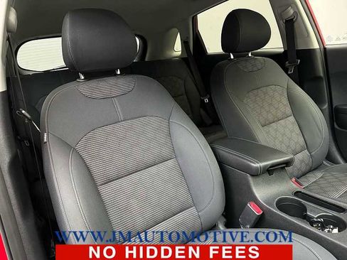 Used 2017 Kia Niro LX image 18