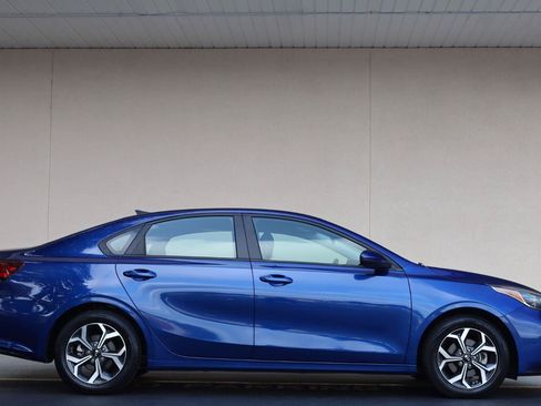 Used 2020 Kia Forte LXS FWD image 2