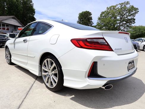Used 2016 Honda Accord Touring image 4